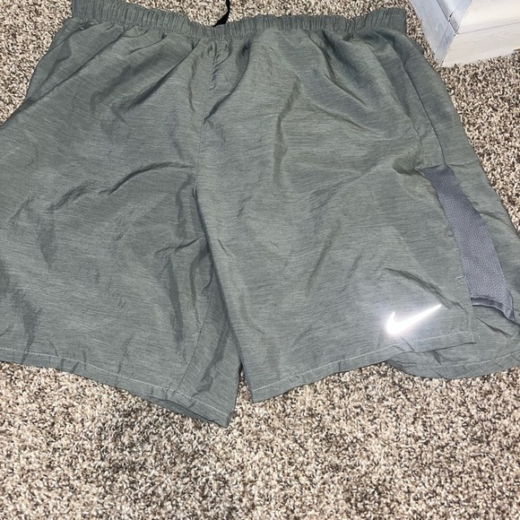 Nike Dri-FIT Shorts Men's Medium Standard Gym Running Lightweight Flex Logo - Picture 2 of 7